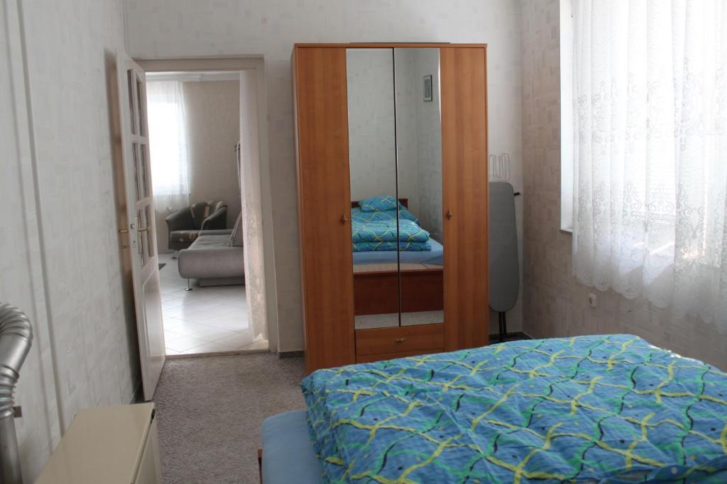 Orwa Apartmanok - Fenyofa Koez Zalakaros Bilik gambar