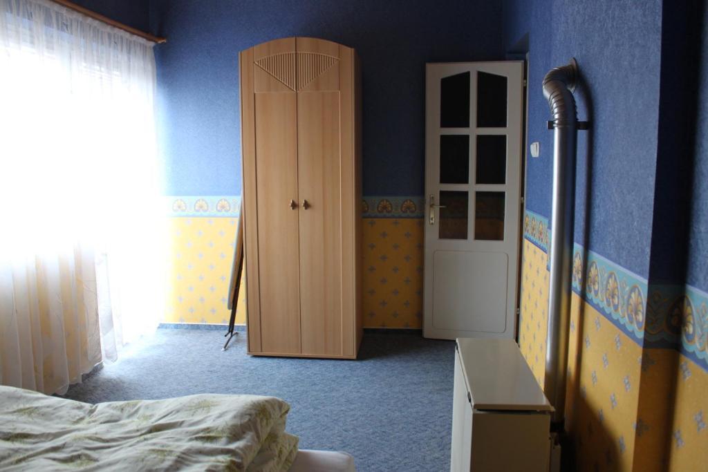 Orwa Apartmanok - Fenyofa Koez Zalakaros Bilik gambar