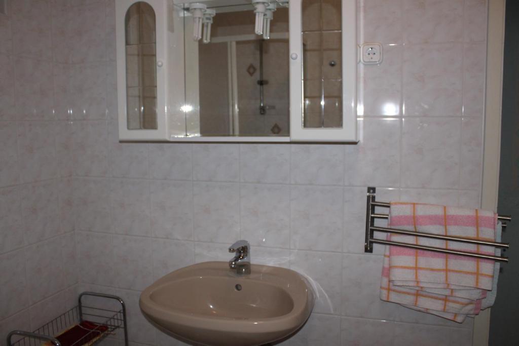 Orwa Apartmanok - Fenyofa Koez Zalakaros Bilik gambar